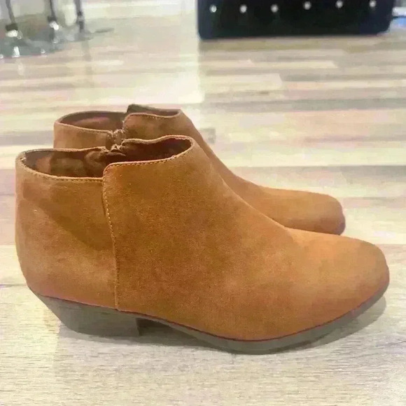 Size 9 Shoeland Faux Vegan Leather Zip Up Heeled Booties - Picture 3 of 5